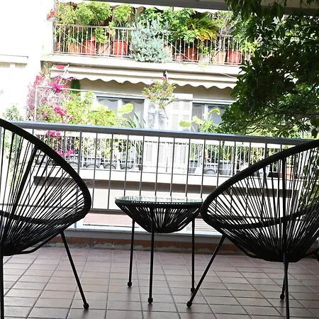Stylish And Spacious Apartment In Cool Area Athene Buitenkant foto
